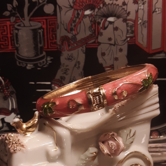 Gold and Pink enamel bangle bracelet - Picture 2 of 2